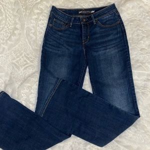 LEVI’s bold curve jeans